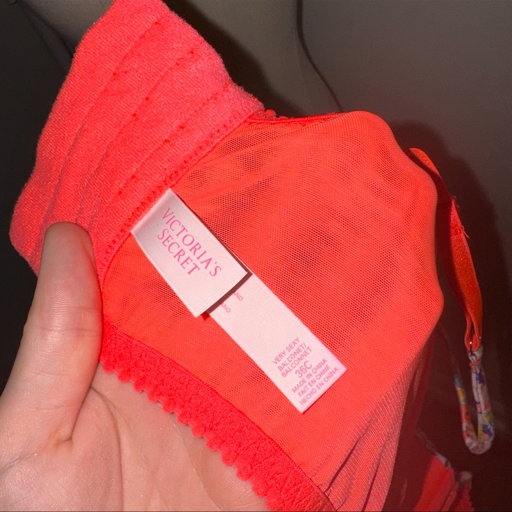 Victoria's Secret Multicolor Patterned Bra - Picture 2 of 5